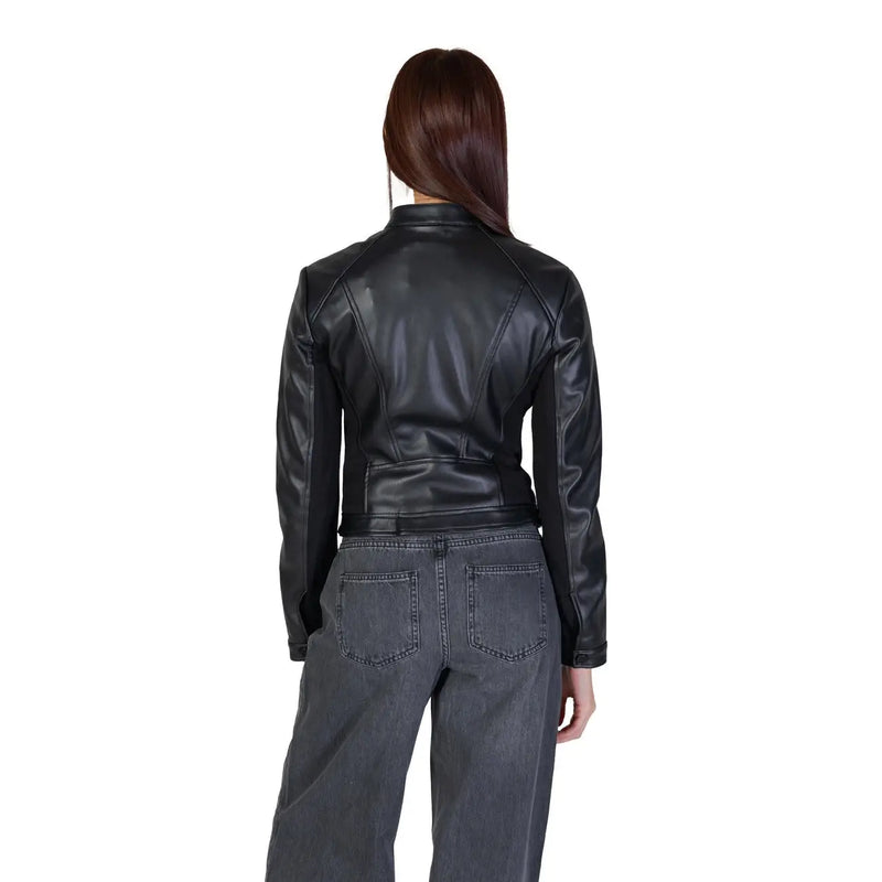 Guess Schwarzer Damenblazer aus Polyurethan mit elegantem, tailliertem Design und dezenten Ziernähten im Biker-Stil aus Kunstleder.