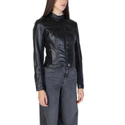Guess Schwarzer Damenblazer aus Polycarbonat mit hohem Kragen und Reißverschlusstaschen vorne im Biker-Stil aus Kunstleder.