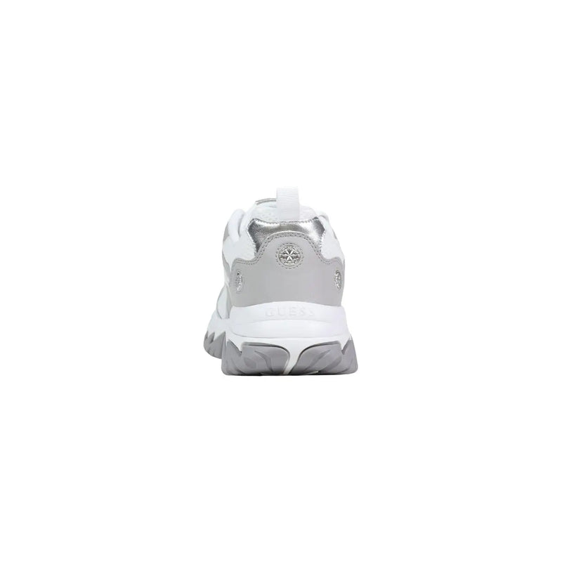 Guess Damen-Sneaker, grau, aus Polyester-Polyurethan, Schnürung, mit weiß-silberner, klobiger Sohle und metallischem Stern-Emblem an der Ferse (Ansicht von hinten)
