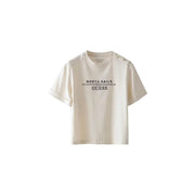 cremefarben Guess Damen-T-Shirt aus Baumwolle mit kurzen Ärmeln und schwarzem north sails Logo und Sternverzierungen auf der Brust