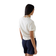 Guess Weißes Damen-T-Shirt aus Baumwolle mit kurzen Ärmeln, Rundhalsausschnitt und Bindeband im Rücken, von der Rückseite gesehen