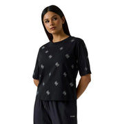 Schwarz guess Damen Kurzarm top mit dezentem weißen Logomuster, aus Baumwolle für Freizeitkleidung