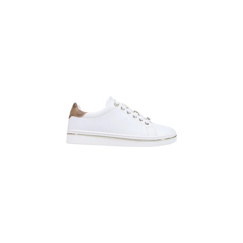 Guess Damen weißes Leder niedrigtop Sneaker mit goldfarbenem Fersenlaschenakzent und silbernen Ösen, Schnürschuhe