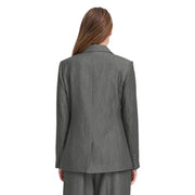 Ein taillierter grauer Polyesterblazer für Damen mit dezenter Struktur und formgebenden Schultern von Ichi