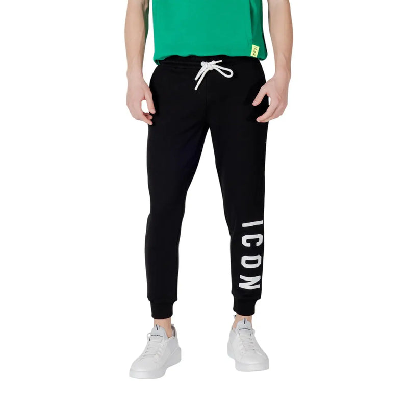 Icon Schwarze, gestreifte Herren-Freizeithose aus Baumwollmischgewebe mit schwarzem Jogginghosen-Schnitt, weißem Kordelzug und vertikalen Streifen. icon Beschriftung
