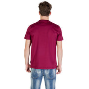 Ein bordeauxrotes, kurzärmeliges T-Shirt aus Baumwolle mit Rundhalsausschnitt von Icon Herren, perfekt für Freizeitkleidung