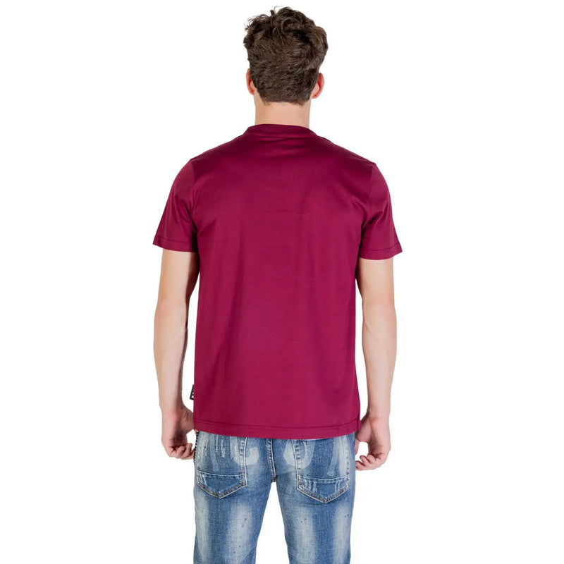 Ein bordeauxrotes, kurzärmeliges T-Shirt aus Baumwolle mit Rundhalsausschnitt von Icon Herren, perfekt für Freizeitkleidung