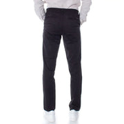 Schwarze, schmal geschnittene Chino-Hose von Jack & Jones für Herren aus Baumwolle mit dezenten Ziernähten in regulärer Passform.