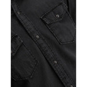 Schwarzes Jeanshemd von Jack & Jones mit geknöpften Brusttaschen und Knopfleiste für Herren