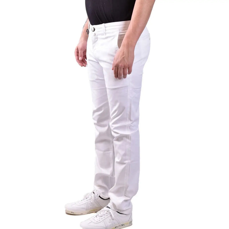 Weiße, schmal geschnittene Baumwollhose von Jacob Cohen mit einem klaren, modernen Design und dezenten Falten