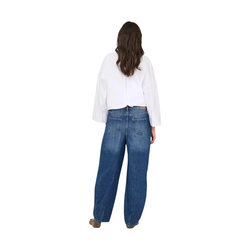 Jacqueline de Yong Damen-Jeans aus blauem Barrel-Denim, Baumwolle, mit weitem Bein und klassischen Gesäßtaschen.