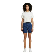 Weißes, kurzärmeliges Baumwoll-Poloshirt mit kleinem, gesticktem Logo, kombiniert mit Jacqueline De Yong blaue Jeans-Baumwollshorts