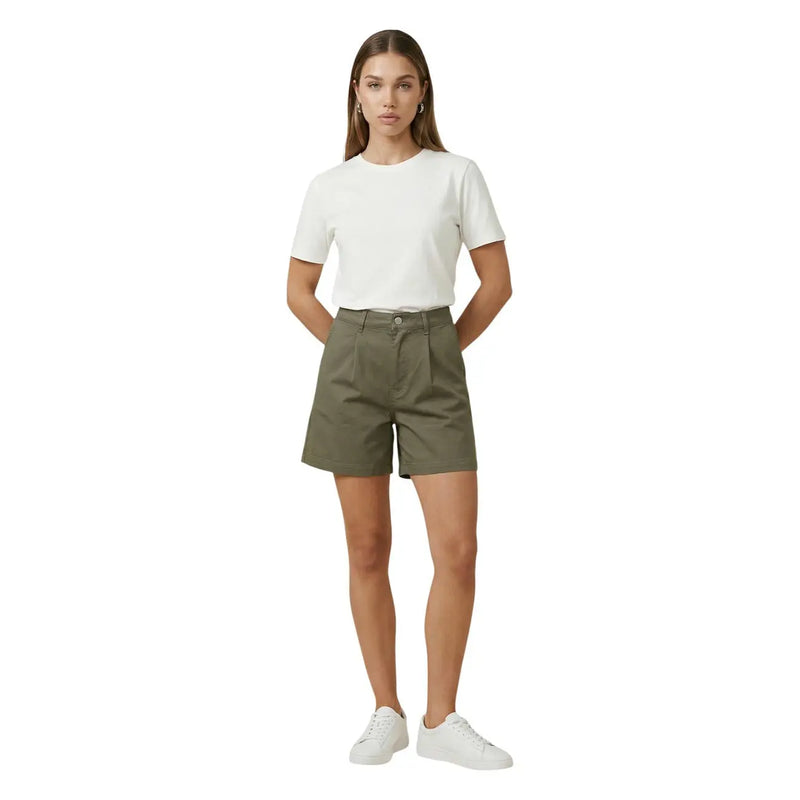 Jacqueline de Yong Damen-Shorts aus grünem Baumwoll-Denim mit Faltenmuster in Olivgrün, Vorderansicht