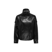 Schwarze Damen-Motorradjacke von Jacqueline de Yong aus Polyurethan mit hohem Kragen und Schulterpatches aus Kunstleder.
