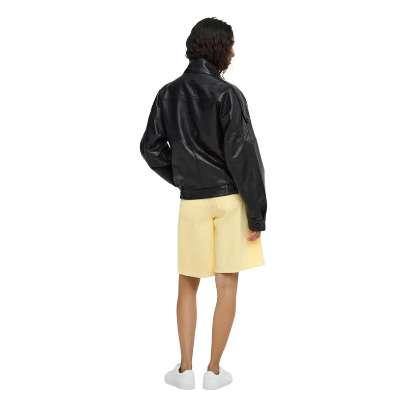 Schwarze Bomberjacke aus Kunstleder mit glänzender Oberfläche und dezenter Struktur von Jacqueline de Yong, Damen-Bomberjacke aus Polyurethan, schwarz