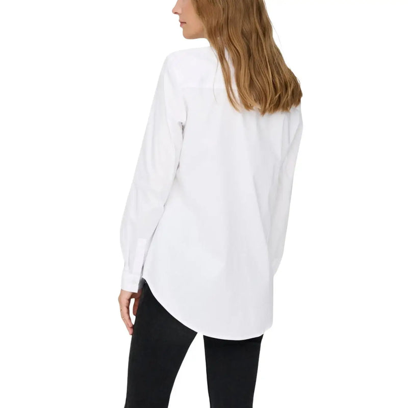 Weißes, langes Baumwoll-Langarmshirt von Jacqueline de Yong mit V-Ausschnitt, lockerer Passform, langen Ärmeln und abgerundetem Saum.