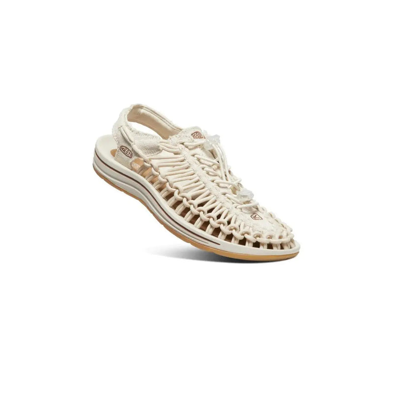 Beigefarbene, flache Damen-Sandalen zum Hineinschlüpfen mit cremefarbenem, geflochtenem Lederdesign und hellbrauner Gummisohle