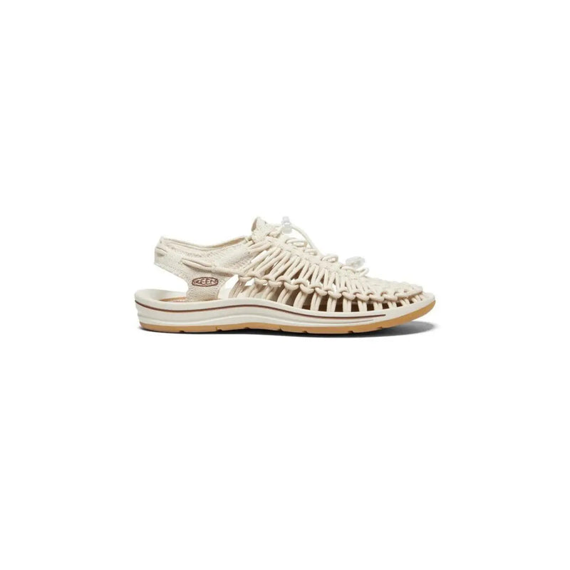 Beigefarbene Keen Damen-Sandalen zum Hineinschlüpfen mit cremefarbenem, geflochtenem Lederdesign und hellbrauner Gummisohle