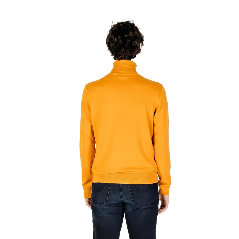 Mustard yellow turtleneck sweater with ribbed cuffs and hem, made of soft cotton