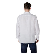 Weißer Lacoste Herren-Leinenhemd mit langen Ärmeln, klassischem Kragen und geknöpften Manschetten aus knitterfreiem, weißem Stoff