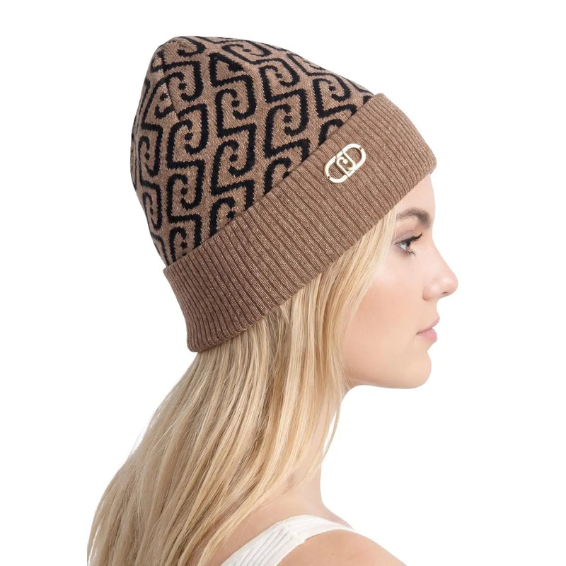 Liu Jo Damen-Strickmütze aus beigefarbenem Polyester mit schwarzem geometrischem Muster und goldfarbenem Logo-Verschluss am gerippten Rand