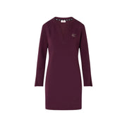 Ein bordeauxrotes, langärmeliges Kleid mit V-Ausschnitt von Liu Jo mit dezentem, gesticktem Logo aus Viskosemischung