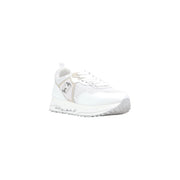 Weiße Damen-Sneaker von Liu Jo mit Obermaterial aus Mesh und Kunstleder sowie silbernem Logo-Patch an der Seite.