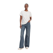 Liu Jo Weißes Damen-T-Shirt aus Baumwolle mit Rundhalsausschnitt, einer Brusttasche und dezentem, gesticktem Logo auf der linken Brustseite.