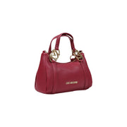 Eine bordeauxrote Love Moschino Schultertasche aus strukturiertem Leder mit goldfarbenen Griffen aus Polyurethan, 27 cm breit.