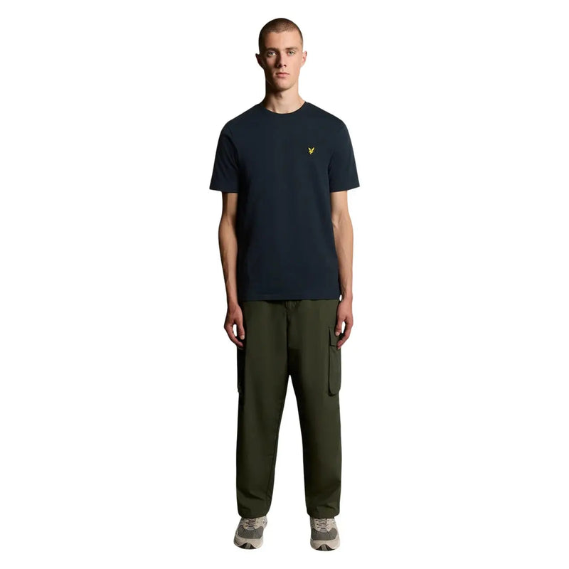Marineblaues, kurzärmeliges Baumwollhemd t-shirt mit kleinem gelben Vogellogo auf der linken Brust aus der Lyle & Scott Herrenkollektion