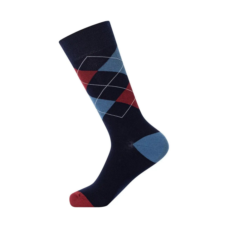 Marineblaue Baumwollsocke mit Argyle-Muster und roten und hellblauen, weiß umrandeten Rauten, passend zur Herrenunterwäsche von Lyle & Scott.