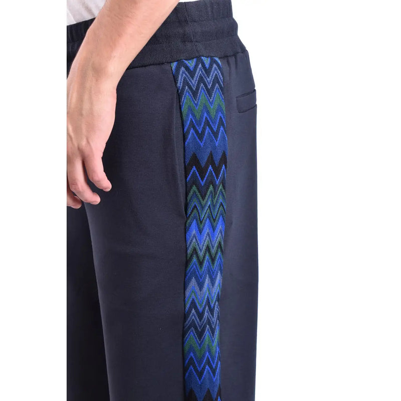 Missoni Herren-Viskosehose in Dunkelblau mit leuchtend blauen und grünen Zickzackstreifen an der Seite, normale Passform