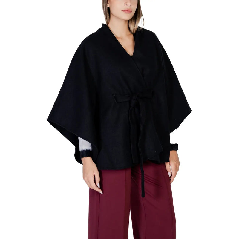 Morgan De Toi Schwarzer Damen-Blazer-Cape aus Polyester mit weiten Ärmeln, Bindegürtel und dezentem weißen Besatz an den Manschetten