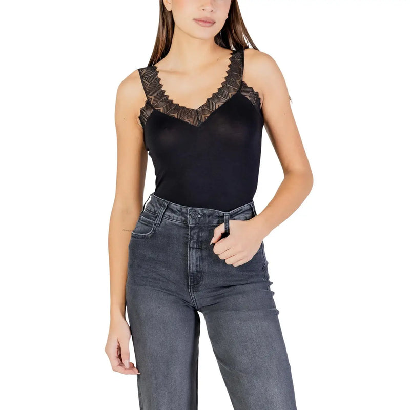Schwarzes, mit Spitze besetztes, transparentes Trägertop top mit geschwungenem Ausschnitt und blauem Viskose-Trägerdesign mit quadratischem Ausschnitt von Morgan De Toi