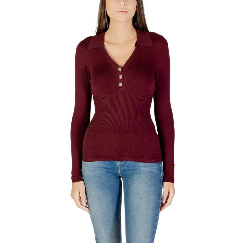 Ein bordeauxroter, langärmeliger Strickpullover top mit Kragen und drei Knöpfen von Morgan De Toi aus Viskose