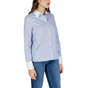 Morgan De Toi Damen-Kapuzenbluse in Hellblau mit Nadelstreifen, weißen Kragen und Bündchen aus festem Stoff