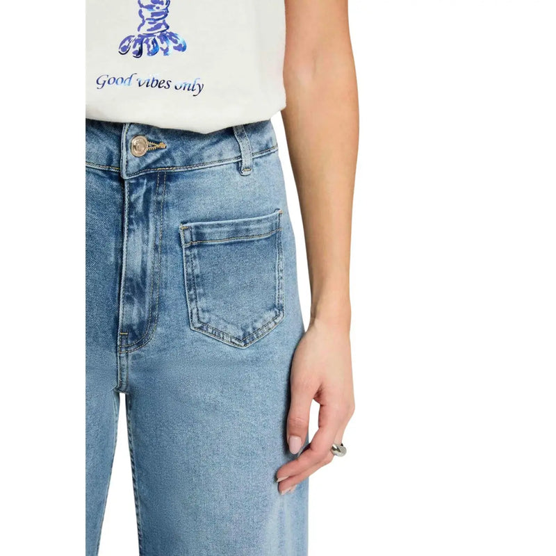 Morgan Damen-Jeans aus hellblauem Baumwoll-Denim mit klassischem Fünf-Taschen-Design und goldfarbenen Knöpfen