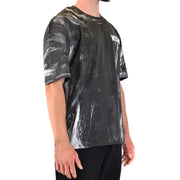 Moschino Männer t-shirt mit schwarz-weißem abstraktem Farbspritzermuster und Logo auf der Brust, Kurzarmdesign
