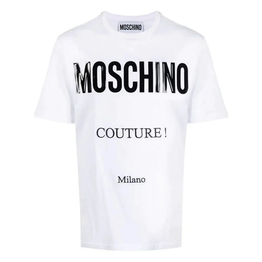 Weiß Moschino Männer t-shirt mit kräftigem schwarzen Metallic Moschino Schriftzug und kleinerer Couture-Milano-Schriftzug auf der Vorderseite