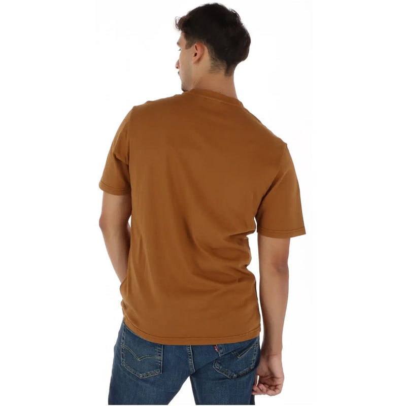 Napapijri Herren-T-Shirt aus Baumwolle in Kamelfarbe mit Rundhalsausschnitt, kurzen Ärmeln und dezenten Ziernähten im klassischen Design.