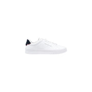Weißer Tommy Hilfiger Sneaker mit marineblauer Leder-Fersenlasche und dezentem seitlichem Logo sowie weißer Sohle