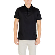 Schwarzes Poloshirt mit kurzen Ärmeln und Kragen aus Baumwolle.