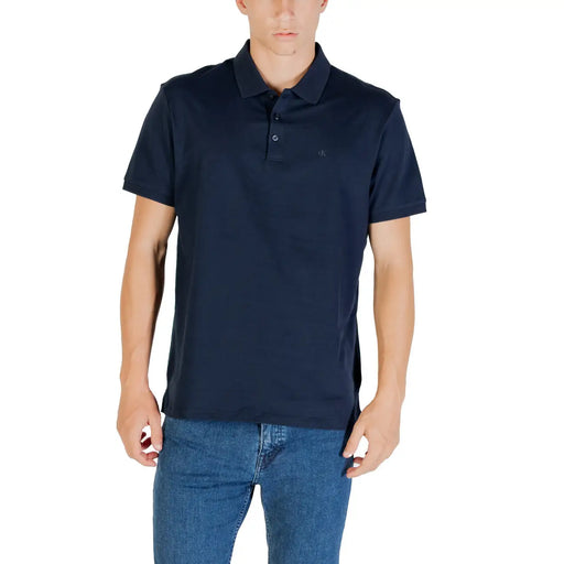 Marineblaues Poloshirt, abgebildet auf einer Produktseite, ideal für Freizeit- und formelle Anlässe