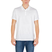 Weißes Poloshirt mit kurzen Ärmeln und Kragen aus Baumwolle.