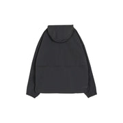 New balance Schwarzer Herrenblazer aus Nylon mit Kapuze und Reißverschluss in elegantem, minimalistischem Design mit dezenten Ziernähten.