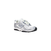 New Balance Blaue Damen-Sneaker zum Hineinschlüpfen aus Synthetik mit silber-weißem Mesh-Obermaterial, schwarzer Sohle und marineblauen Logo-Akzenten.