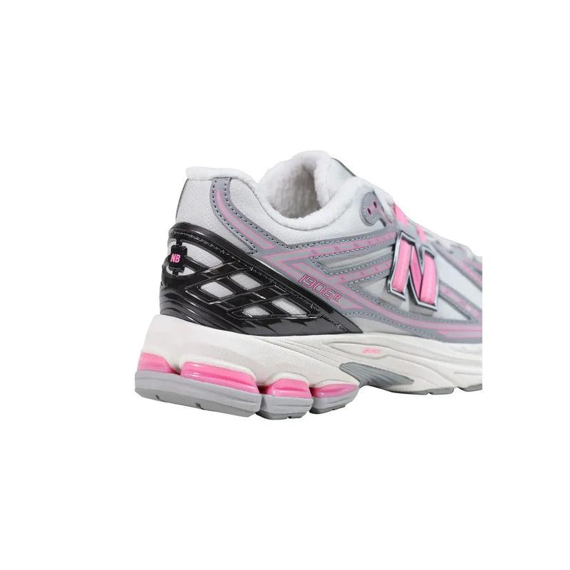 Rückansicht von new balance Graue Damen-Skate-Sneaker aus Textil in Rosa und Grau mit schwarzem Mesh-Fersenbereich