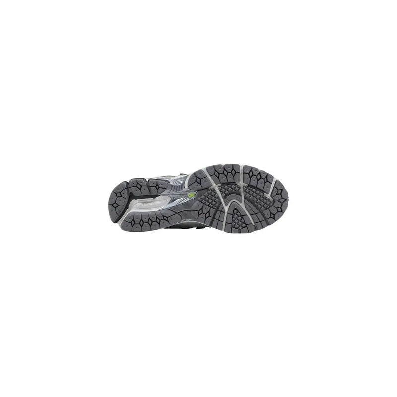 New Balance Graue Damen-Sneaker aus Synthetik mit grau-silbernem Laufschuhdesign, profilierter Gummisohle und dämpfender Zwischensohle