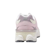 New balance Damen-Sneaker aus Leder in Pink mit einer klobigen, mehrlagigen Sohle in Pink und Weiß