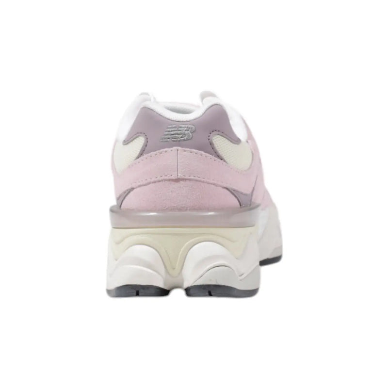 New balance Damen-Sneaker aus Leder in Pink mit einer klobigen, mehrlagigen Sohle in Pink und Weiß